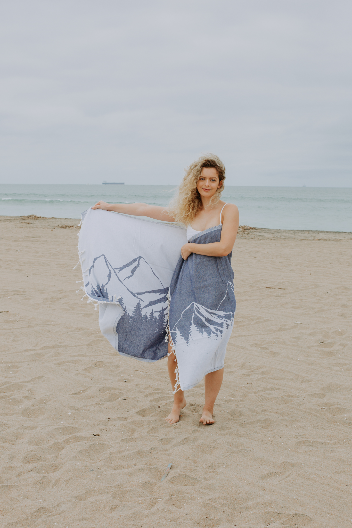 Mountain 100% Cotton Reversible Turkish Towel in Navy