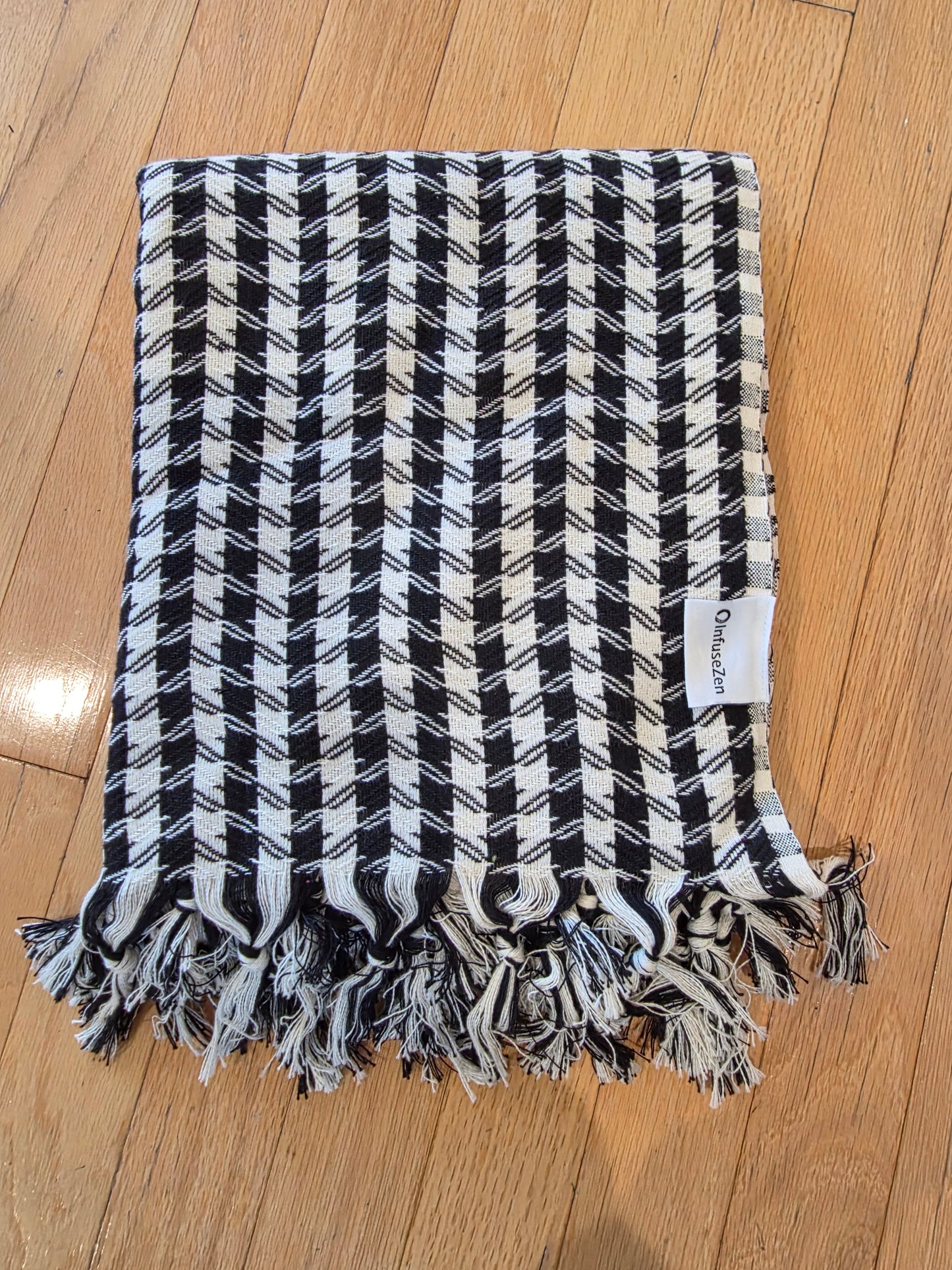 OUTLET SALE - Soft Houndstooth Turkish Towel in Black and White