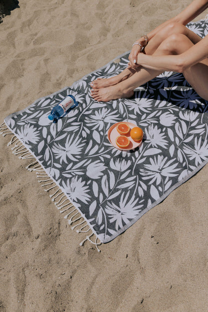 Whimsical Flower Matching Blanket & Towel Bundle – Black (1 Blanket + 2 Towels)