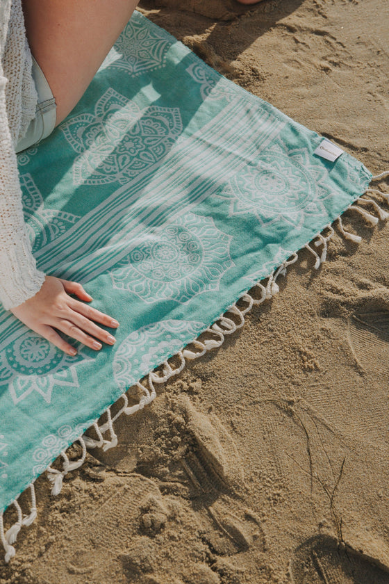 CLEARANCE - Mandala Flower Sand Resistant Turkish Towel in Seagreen