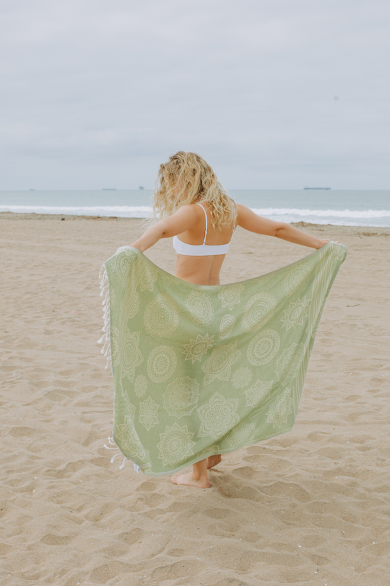 CLEARANCE - Mandala Flower Sand Resistant Turkish Towel in Olive