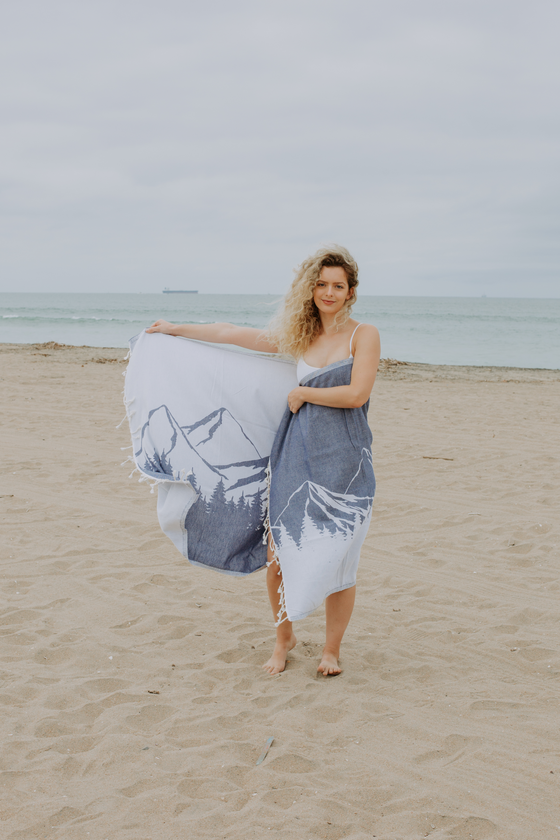 Mountain 100% Cotton Reversible Turkish Towel in Navy